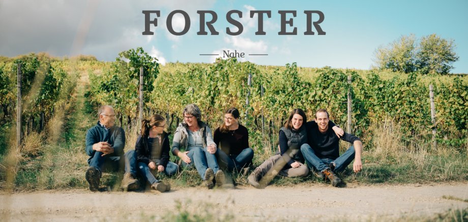 Zu sehen ist die Familie des Weingut Forster.