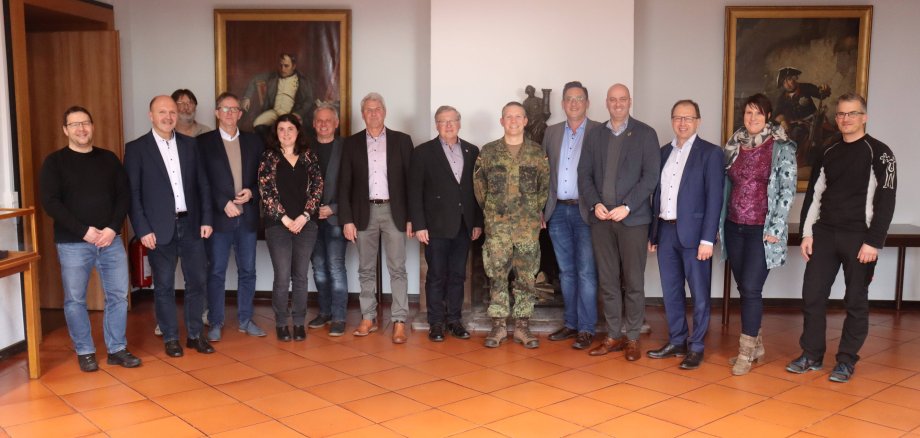 Offizielle Informationsveranstaltung der Bundeswehr in Idar-Oberstein, an der auch Bürgermeister Michael Cyfka teilgenommen hat.