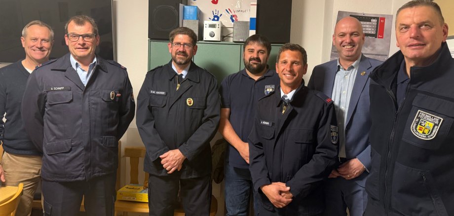 Neue Wehrführung bei der Feuerwehr Waldlaubersheim 7 Menschen